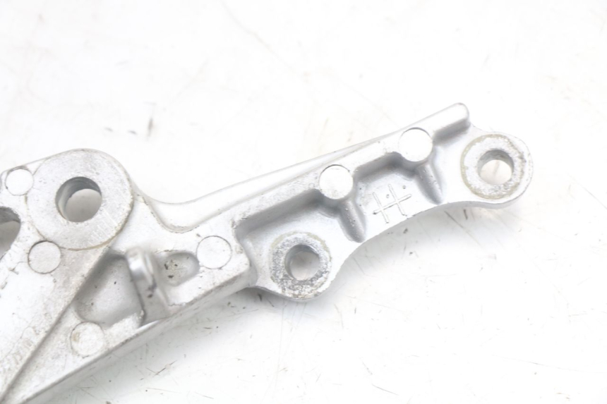 photo de PLATINE CALE PIED AVANT DROIT SUZUKI SV N 650 (1999 - 2002)