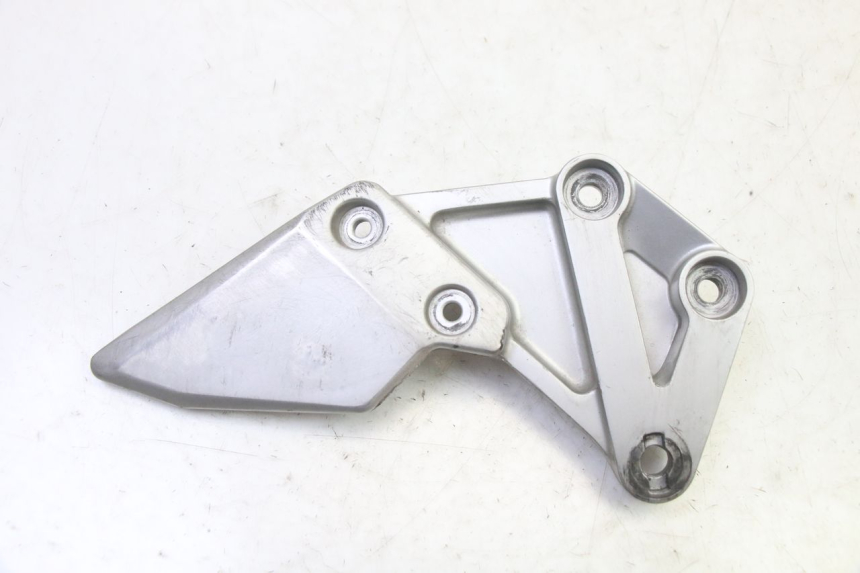 photo de PLATINE CALE PIED AVANT DROIT SUZUKI SV S 650 (2003 - 2009)