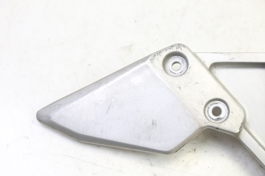 photo de PLATINE CALE PIED AVANT DROIT SUZUKI SV S 650 (2003 - 2009)