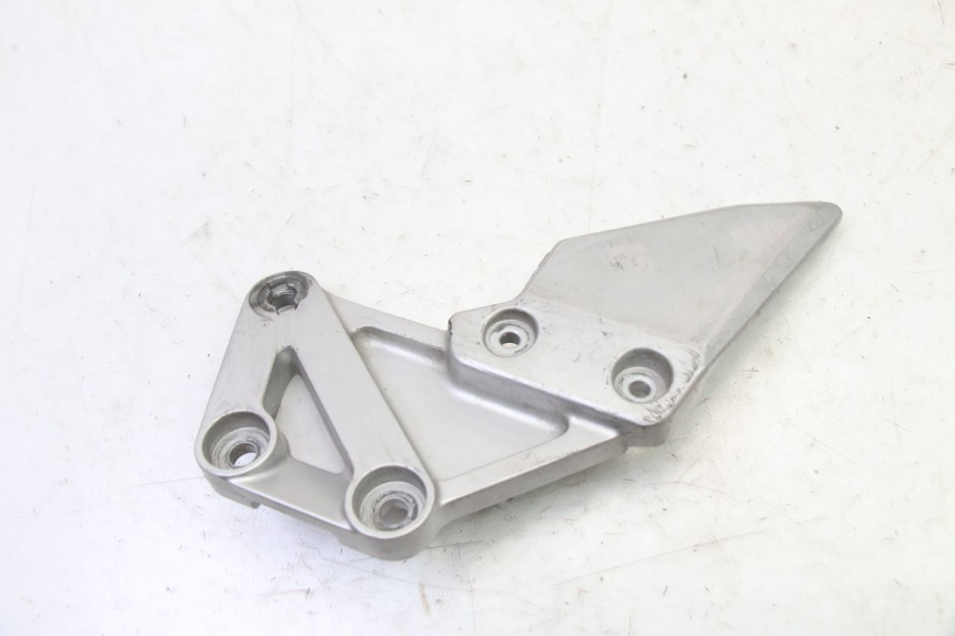 photo de PLATINE CALE PIED AVANT DROIT SUZUKI SV S 650 (2003 - 2009)