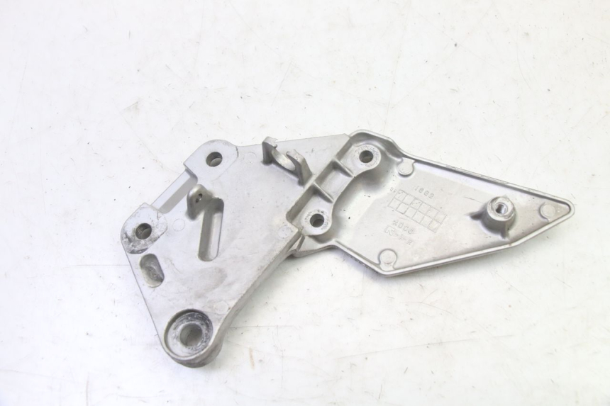 photo de PLATINE CALE PIED AVANT DROIT SUZUKI SV S 650 (2003 - 2009)