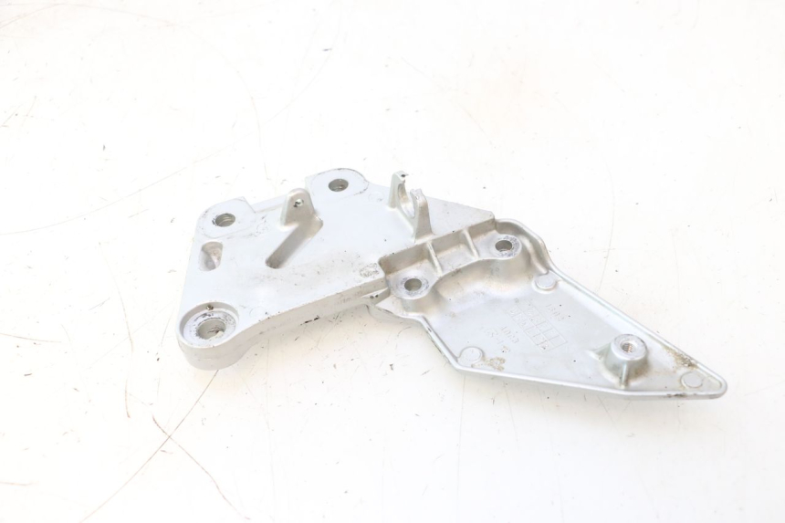 photo de PLATINE CALE PIED AVANT DROIT SUZUKI SV S 650 (2003 - 2009) - Gros plan technique
