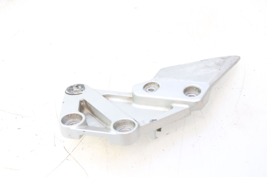 photo de PLATINE CALE PIED AVANT DROIT SUZUKI SV S 650 (2003 - 2009) - Vue d’ensemble