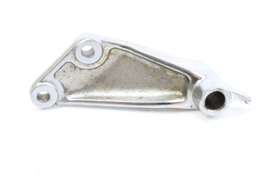 photo de PLATINE CALE PIED AVANT DROIT SYM HUSKY 125 (1999 - 2005)