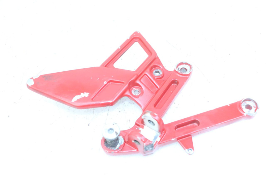photo de PLATINE CALE PIED AVANT DROIT YAMAHA TZR 50 (2008 - 2016)