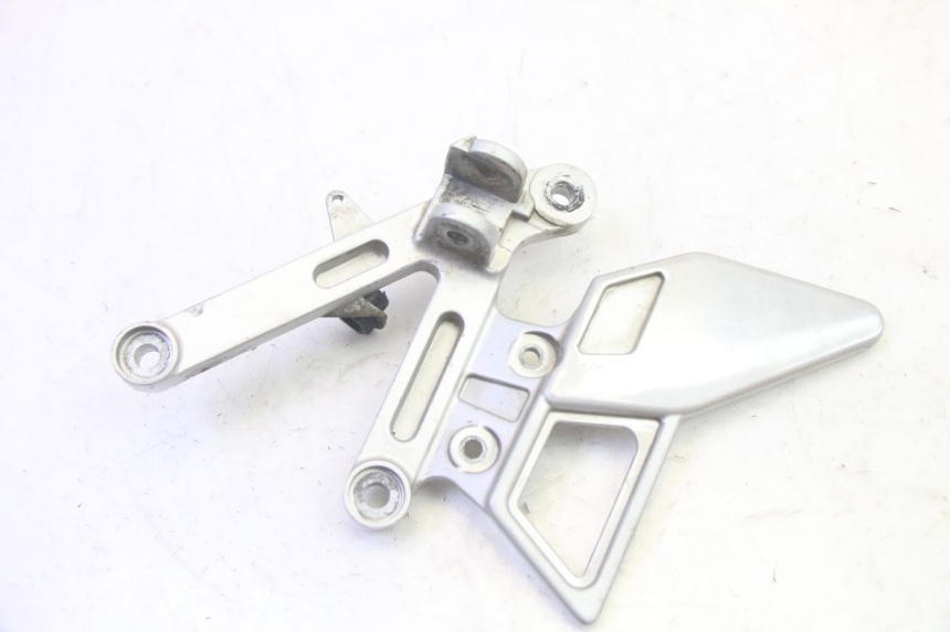 photo de PLATINE CALE PIED AVANT DROIT YAMAHA TZR 50 (2008 - 2016) - Détail de la pièce