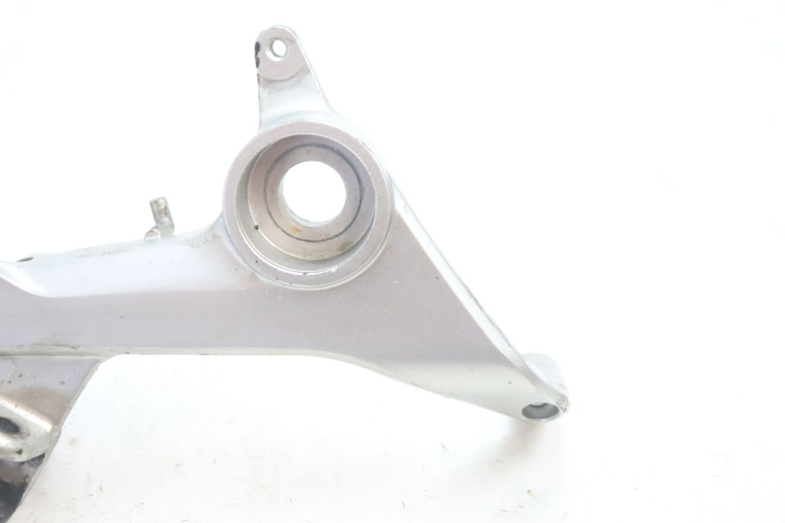 photo de PLATINE CALE PIED AVANT DROIT HONDA VFR FI RC46 800 (1998 - 2001) - Autre angle de vue