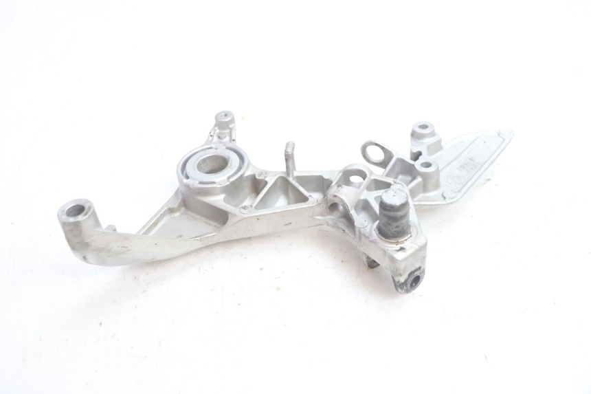 photo de PLATINE CALE PIED AVANT DROIT HONDA VFR FI RC46 800 (1998 - 2001) - Points de fixation
