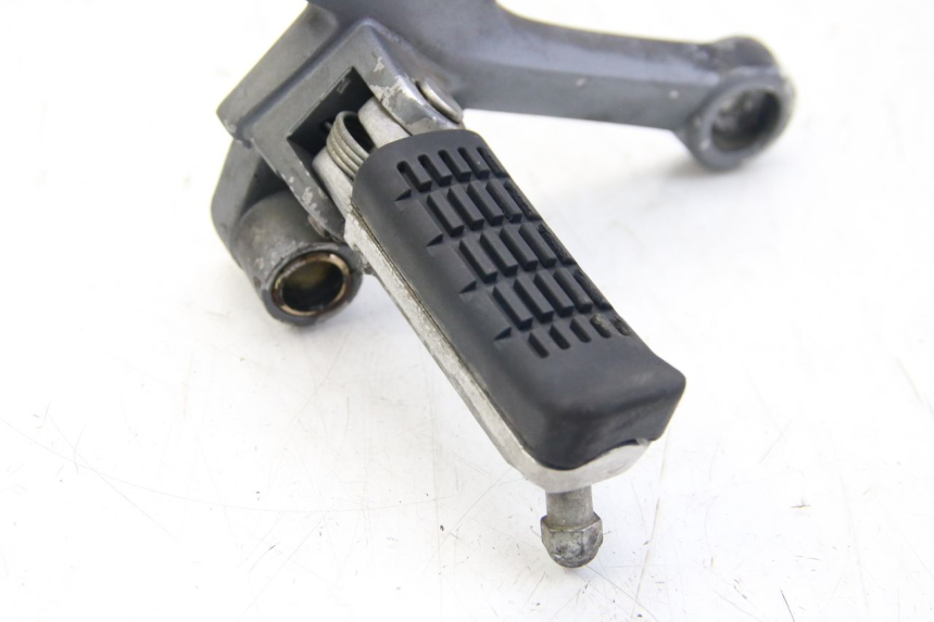 photo de PLATINE CALE PIED AVANT DROIT SYM WOLF SB 125 (2011 - 2018) - Autre angle de vue