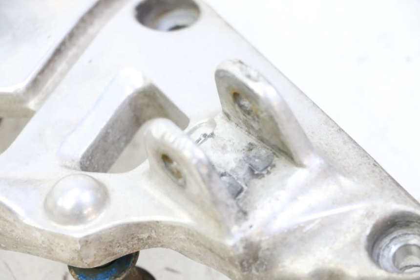 photo de PLATINE CALE PIED AVANT DROIT YAMAHA XJN DIVERSION 600 (2000 - 2003)