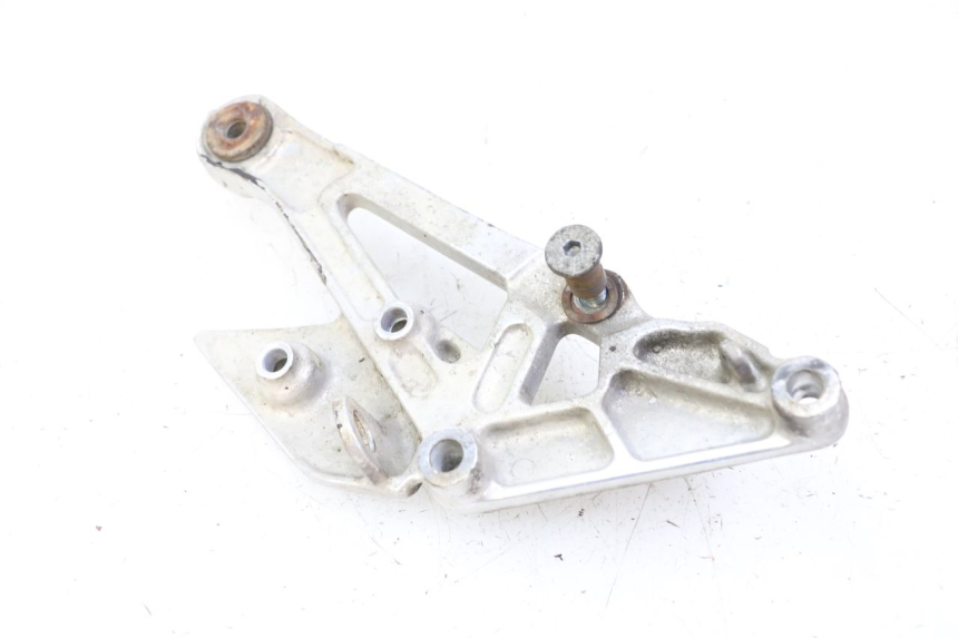photo de PLATINE CALE PIED AVANT DROIT YAMAHA XJN DIVERSION 600 (2000 - 2003)