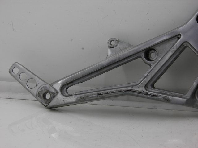 photo de PLATINE CALE PIED AVANT DROIT YAMAHA FJ 3CX 1200 (1986 - 1996)