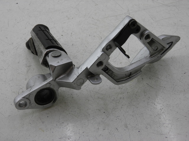 photo de PLATINE CALE PIED AVANT DROIT YAMAHA FJR 1300 (2004 - 2005)