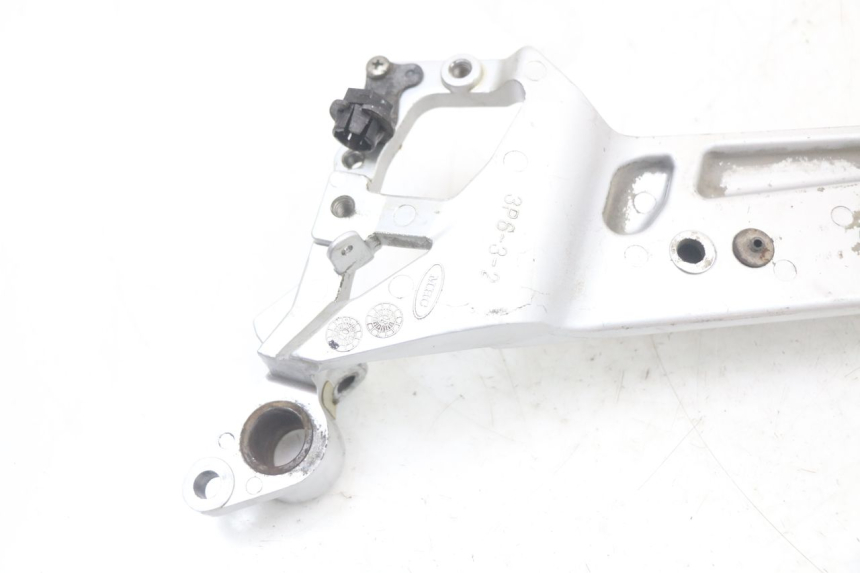 photo de PLATINE CALE PIED AVANT DROIT YAMAHA FJR ABS 1300 (2006 - 2012)