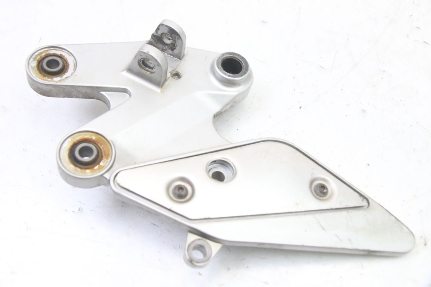 photo de PLATINE CALE PIED AVANT DROIT YAMAHA FZ6 FAZER S2 600 (2007 - 2011)