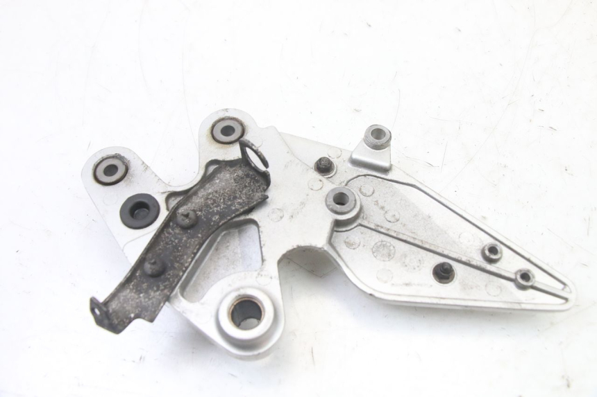 photo de PLATINE CALE PIED AVANT DROIT YAMAHA FZ6 FAZER S2 600 (2007 - 2011)