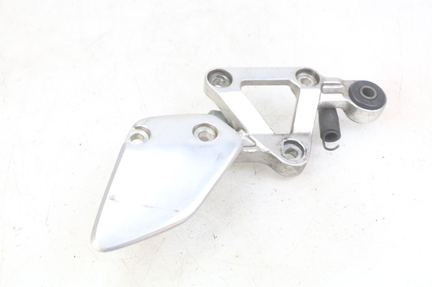 photo de PLATINE CALE PIED AVANT DROIT YAMAHA FZS FAZER 600 (1998 - 2001)