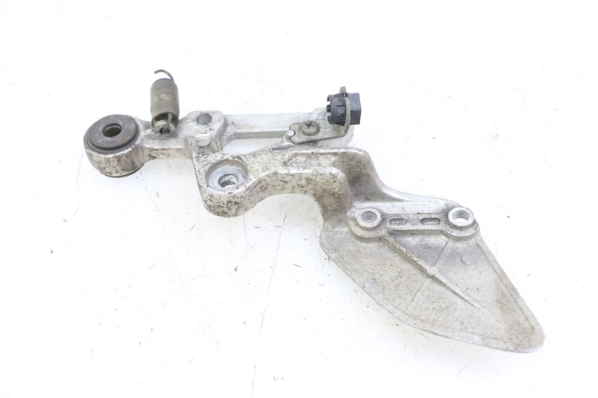 photo de PLATINE CALE PIED AVANT DROIT YAMAHA FZS FAZER 600 (2001 - 2003)