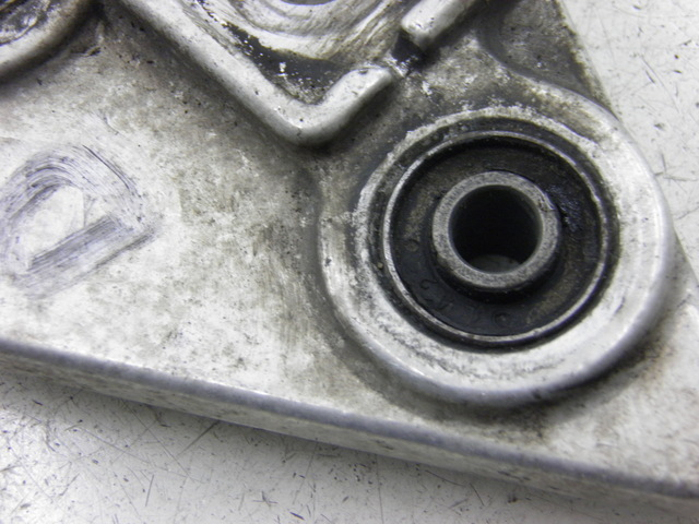 photo de PLATINE CALE PIED AVANT DROIT YAMAHA TDM 850 (1996 - 2001)