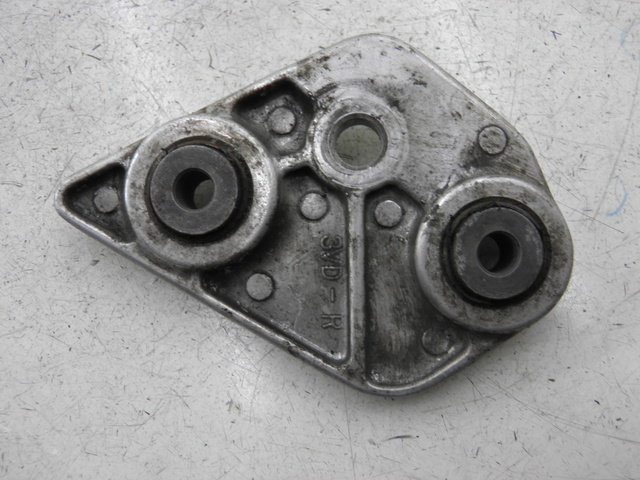 photo de PLATINE CALE PIED AVANT DROIT YAMAHA TDM 850 (1996 - 2001)