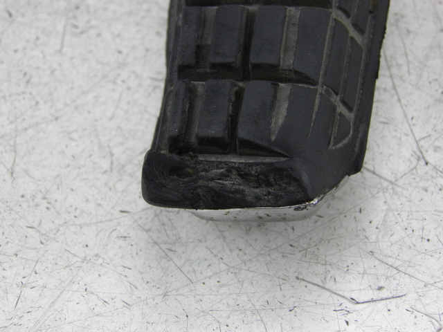 photo de PLATINE CALE PIED AVANT DROIT YAMAHA XJ F 900 (1983 - 1994)