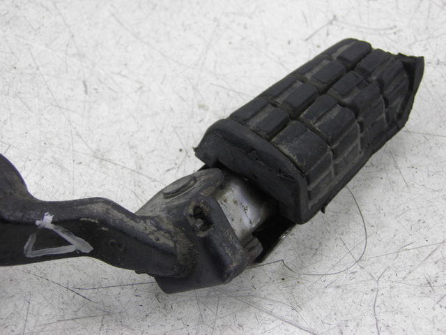 photo de PLATINE CALE PIED AVANT DROIT YAMAHA XJ F 900 (1983 - 1994)