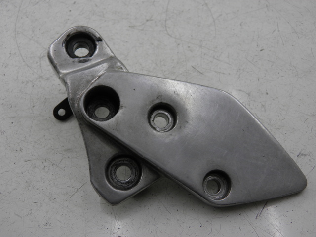photo de PLATINE CALE PIED AVANT DROIT YAMAHA XJR 1300 (1998 - 2002)