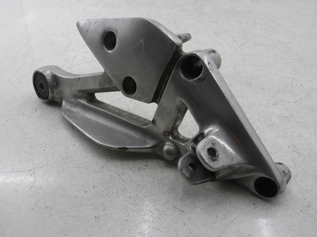 photo de PLATINE CALE PIED AVANT DROIT YAMAHA XJS DIVERSION 600 (2000 - 2003)