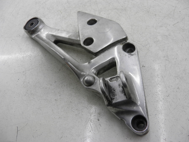 photo de PLATINE CALE PIED AVANT DROIT YAMAHA XJS DIVERSION 600 (2000 - 2003)