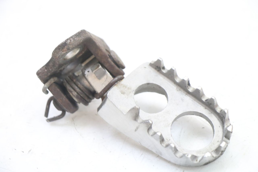 photo de PLATINE CALE PIED AVANT DROIT YAMAHA YZ 125 (2006 - 2016)
