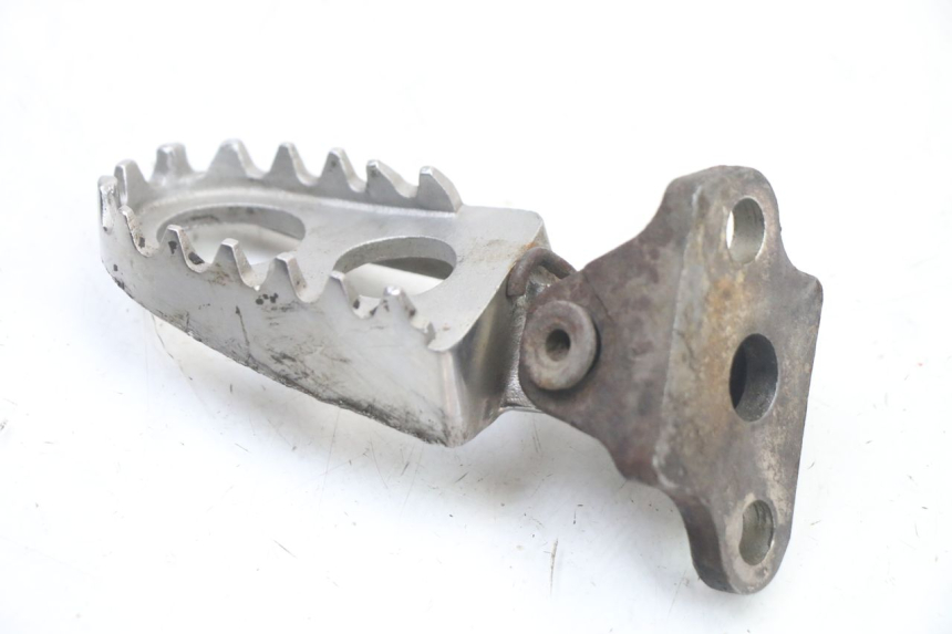 photo de PLATINE CALE PIED AVANT DROIT YAMAHA YZ 125 (2006 - 2016)