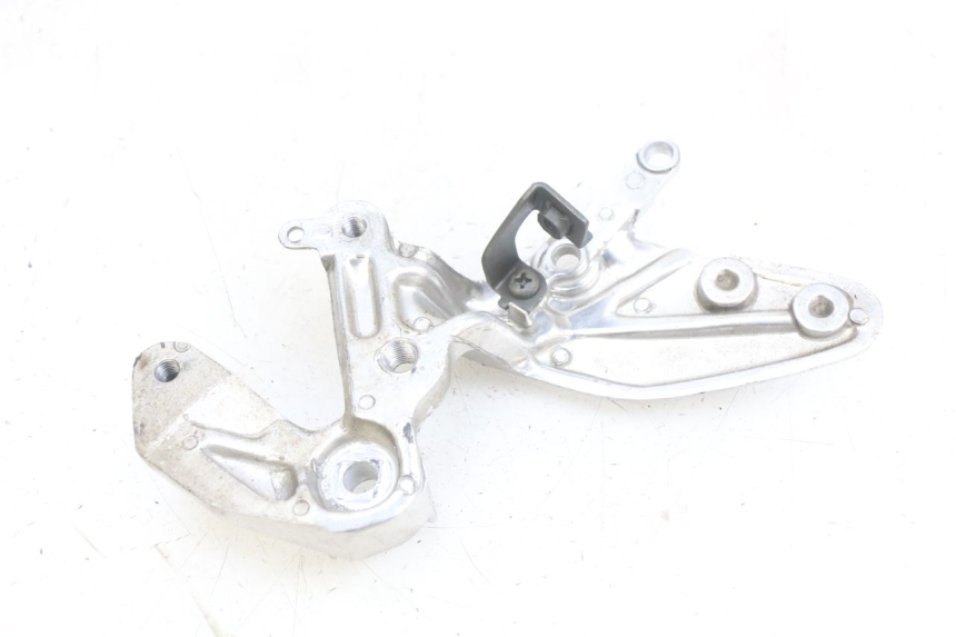 photo de PLATINE CALE PIED AVANT DROIT YAMAHA YZF R THUNDERCAT 600 (1996 - 2003)