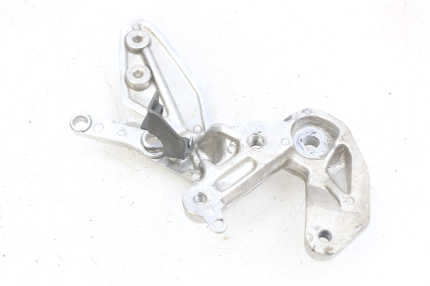 photo de PLATINE CALE PIED AVANT DROIT YAMAHA YZF R THUNDERCAT 600 (1996 - 2003)