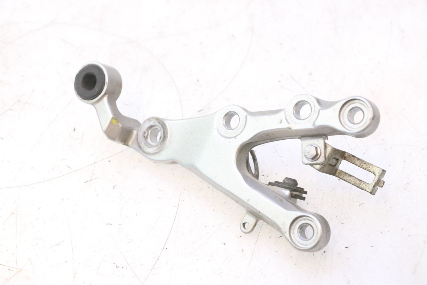 photo de PLATINE CALE PIED AVANT DROIT YAMAHA YZF R6 600 (2008 - 2009) - Détail de la pièce