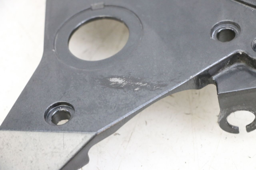 photo de PLATINE CALE PIED AVANT DROIT KAWASAKI ZR 7 750 (1999 - 2001) - Gros plan technique
