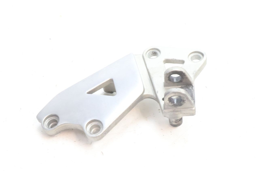 photo de PLATINE CALE PIED AVANT DROIT KAWASAKI ZZR 600 (1995 - 2004) - Détail de la pièce
