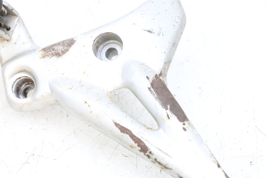 photo de PLATINE CALE PIED AVANT GAUCHE MAG POWER BOMBERS 4T 50 (2016 - 2026) - Détails caractéristiques