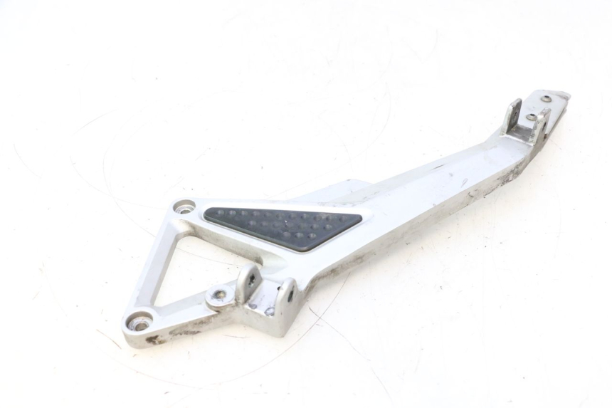 photo de PLATINE CALE PIED AVANT GAUCHE HONDA CB F HORNET 600 (2005 - 2006) - Vue d’ensemble