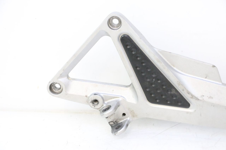 photo de PLATINE CALE PIED AVANT GAUCHE HONDA CB F HORNET 600 (2005 - 2006) - État de surface