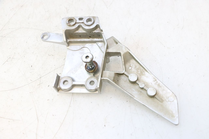 photo de PLATINE CALE PIED AVANT GAUCHE YAMAHA FJR 1300 (2001 - 2005) - Détail de la pièce