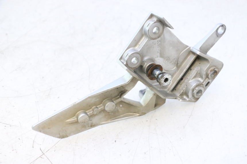 photo de PLATINE CALE PIED AVANT GAUCHE YAMAHA FJR 1300 (2001 - 2005) - Autre angle de vue