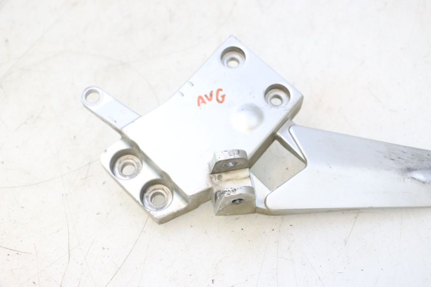 photo de PLATINE CALE PIED AVANT GAUCHE YAMAHA FJR 1300 (2001 - 2005) - Vue d’ensemble