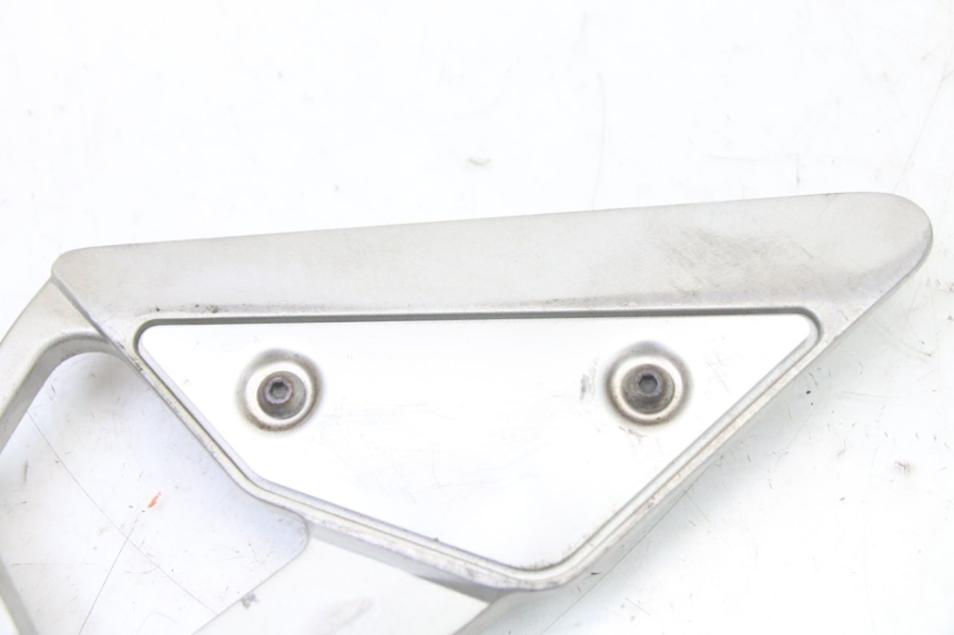 photo de PLATINE CALE PIED AVANT GAUCHE YAMAHA FZ6 FAZER S2 600 (2007 - 2011)