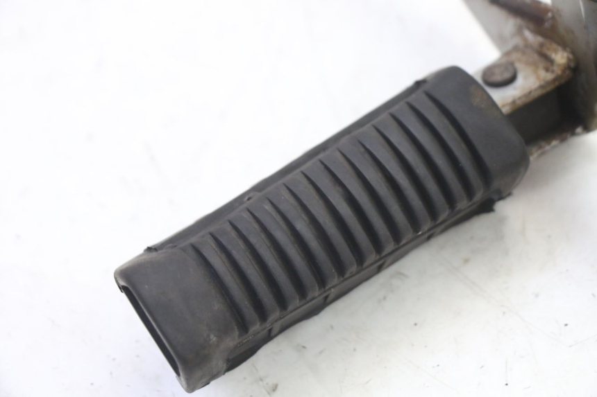 photo de PLATINE CALE PIED AVANT GAUCHE SUZUKI GS GSE 500 (2001 - 2003)