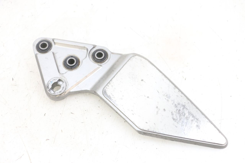 photo de PLATINE CALE PIED AVANT GAUCHE SUZUKI GSF N BANDIT 600 (1996 - 1999) - Vue principale