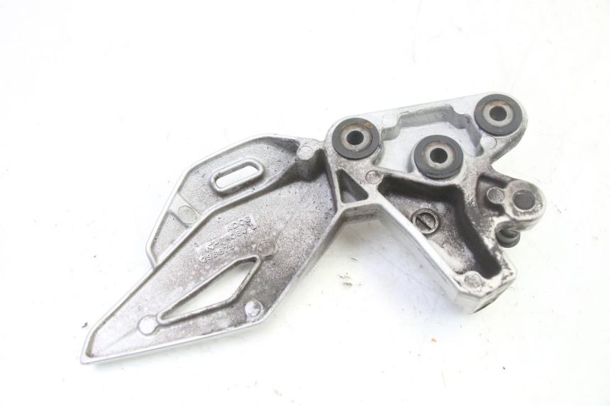 photo de PLATINE CALE PIED AVANT GAUCHE SUZUKI GSR 750 (2011 - 2017)