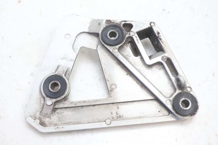 photo de PLATINE CALE PIED AVANT GAUCHE SUZUKI GSX F GSXF 750 (1988 - 1998) - Vue d’ensemble