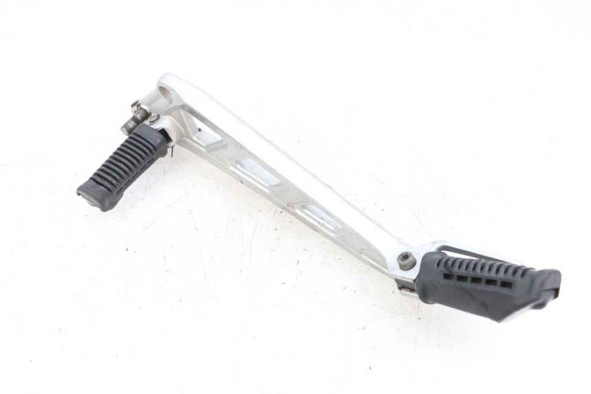 photo de PLATINE CALE PIED AVANT GAUCHE HYOSUNG GF 125 (2001 - 2005)