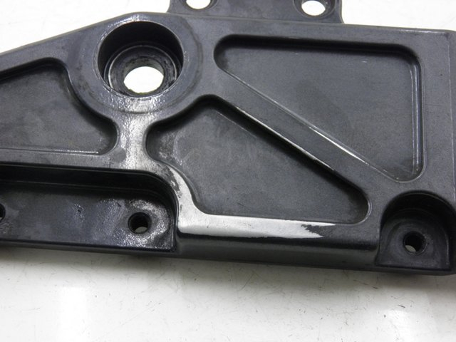 photo de PLATINE CALE PIED AVANT GAUCHE KAWASAKI ZEPHYR 550 (1991 - 1998)