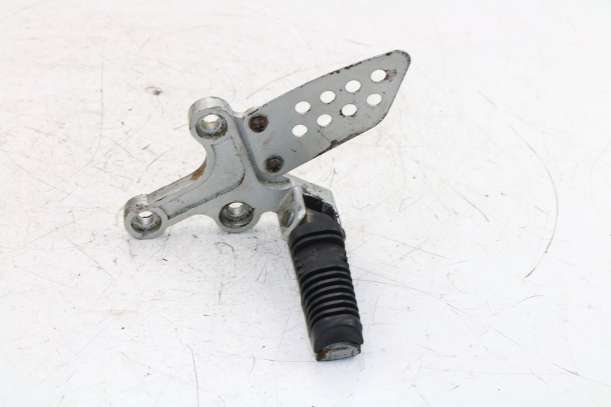 photo de PLATINE CALE PIED AVANT GAUCHE KINROAD XT125-19 ROAD KING 125 (2010 - 2012)
